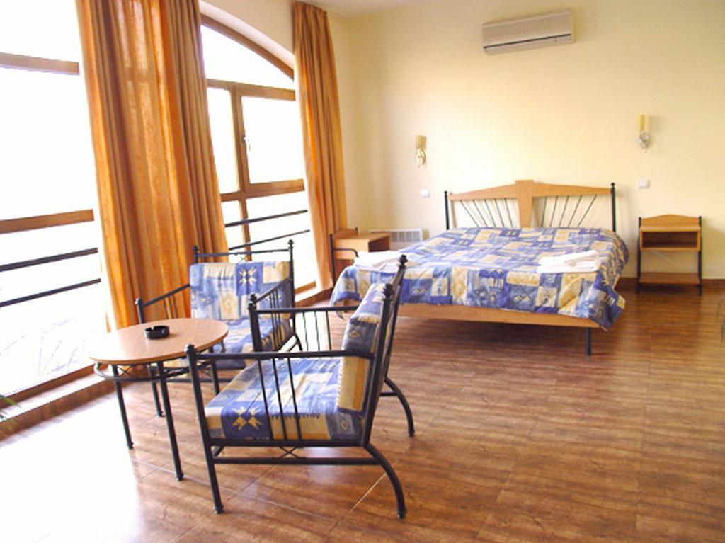 Central Family Hotel Haskovo Room photo