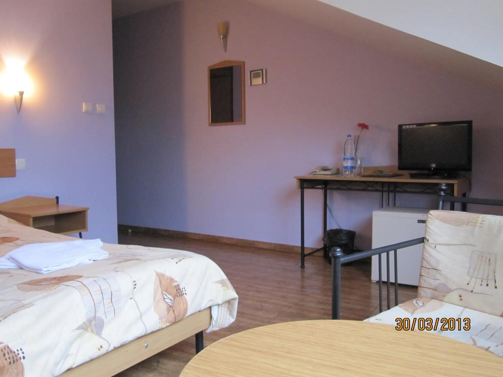 Central Family Hotel Haskovo Room photo