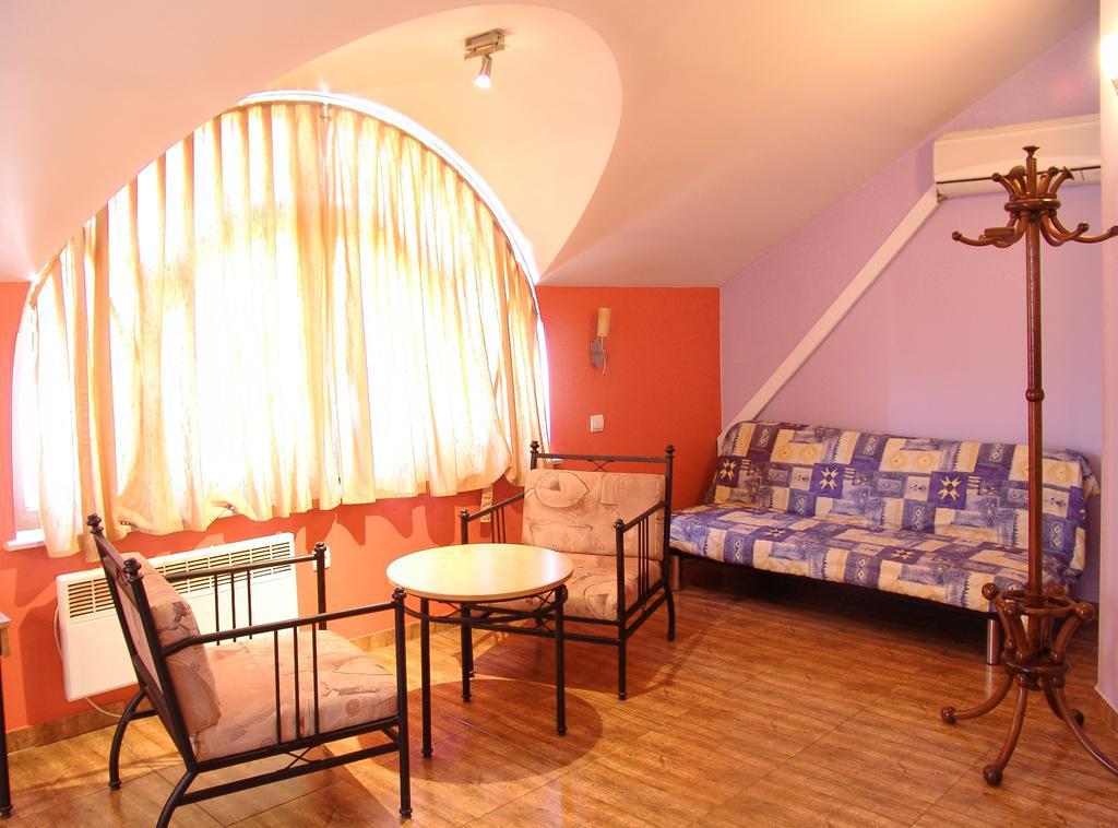 Central Family Hotel Haskovo Room photo