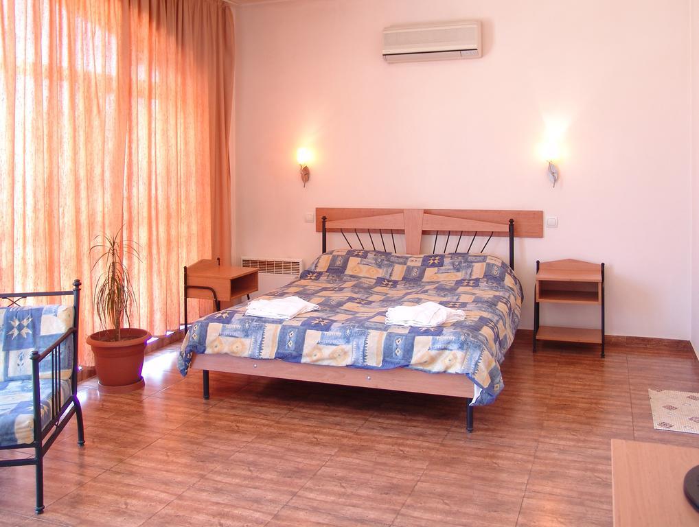 Central Family Hotel Haskovo Room photo